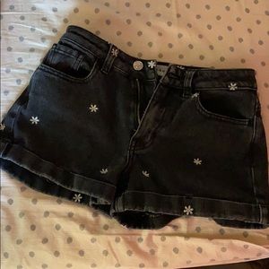 Black denim shorts with embroidered flowers
